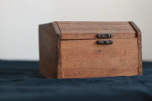 An image of a wooden box with an opening lid to illustrate post